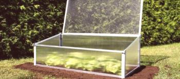 Útulný domov pro okurky, nebo jak postavit skleník s otevíracím polykarbonátem pro zeleninu