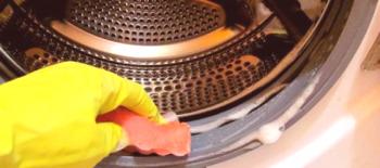 Některé účinné způsoby čištění pračky kyselinou citrónovou a jinými prostředky.