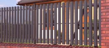 Jak si vybrat a nainstalovat kovový plot pro plot