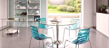 Průhledná lehkost a vzdušnost v kuchyni: skleněné stoly a nuance jejich použití pro výzdobu jídelny